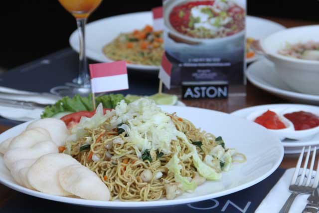 Aneka menu makanan dengan tema perjuangan seperti Mie Merah Putih, Martabak Mie, Mie Siam, Mie Goreng Seafood dan Noodles.