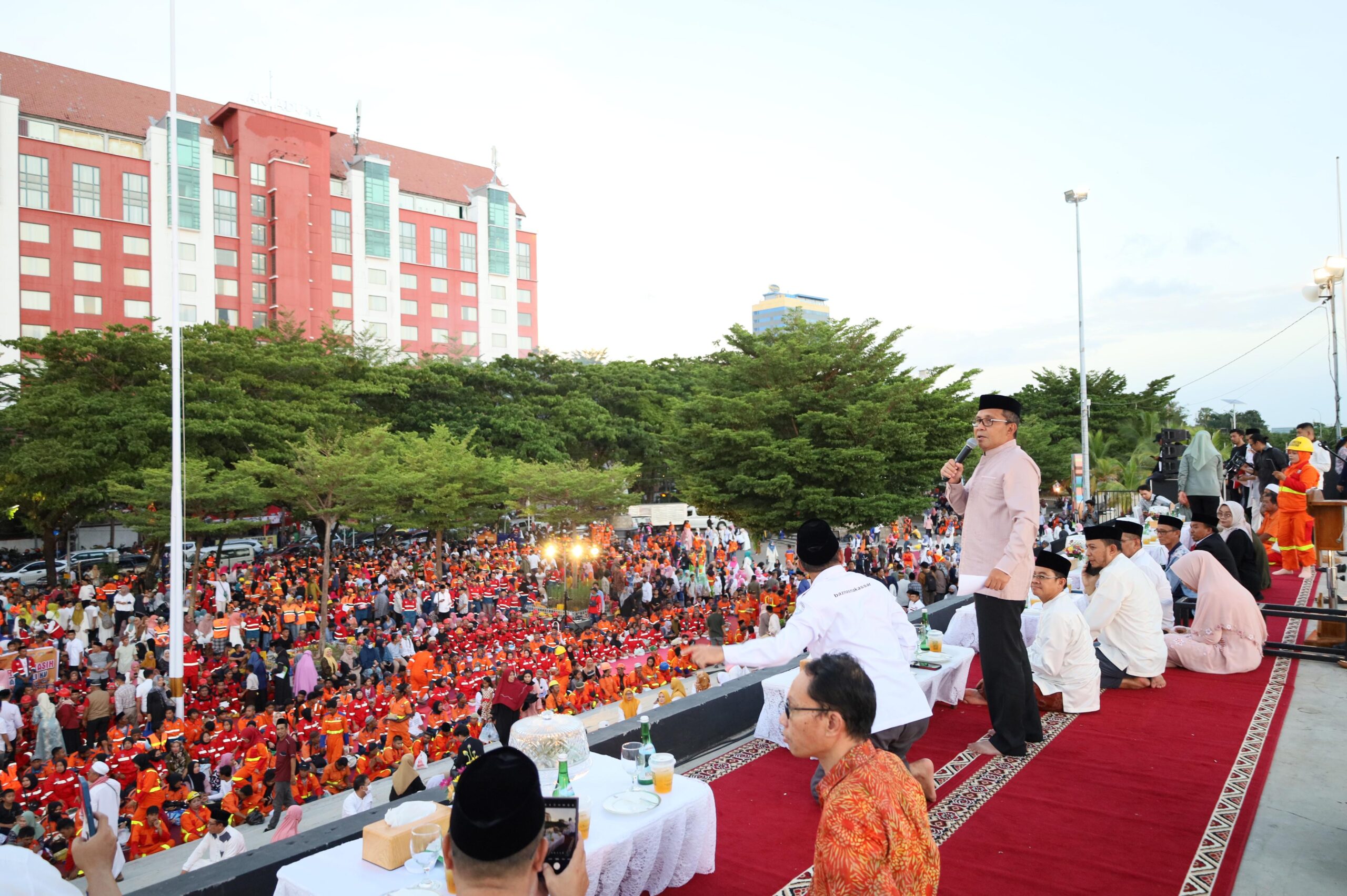 Buka Puasa Bersama Danny Pomanto Berbagi Keberkahan Dengan Satgas