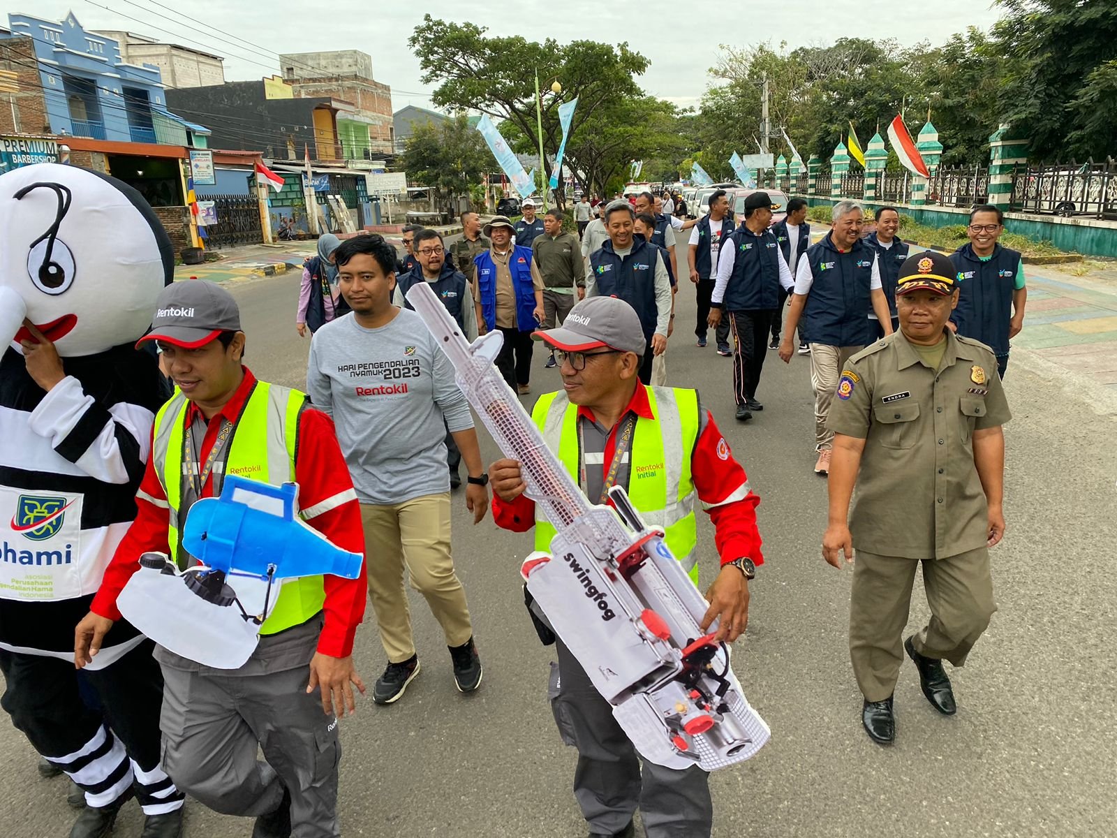 Peringati Hari Pengendalian Nyamuk Nasional Pj Sekprov Dan Bupati Pinrang Lepas Peserta Jalan