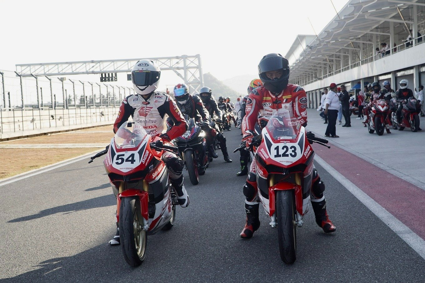 Dua Komunitas Honda Sulawesi Selatan Ikut CBR Track Day 2023 di Sirkuit ...