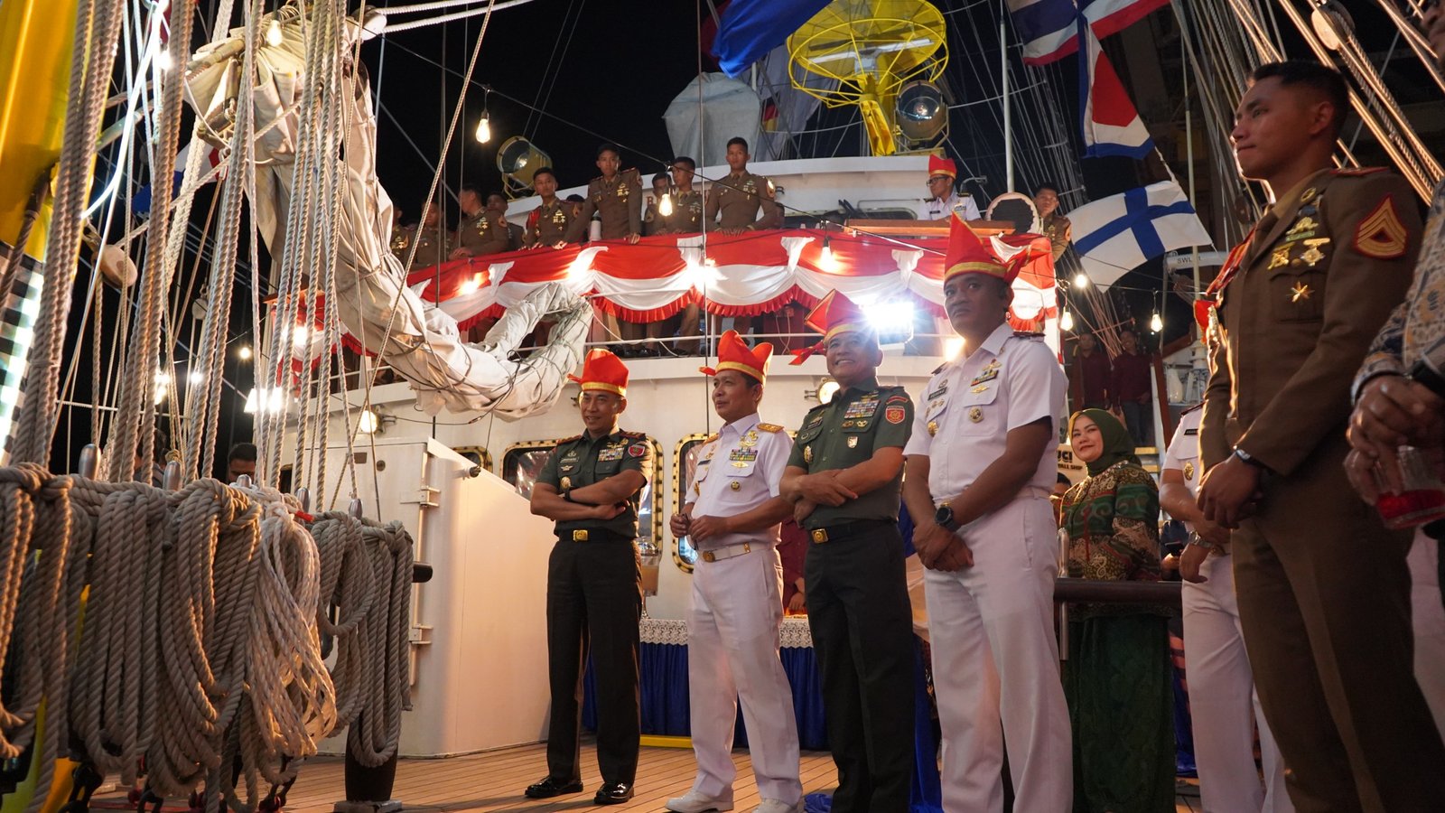 Komandan Kodaeral VI dan Pejabat Forkopimda Sulsel Meriahkan Deck ...