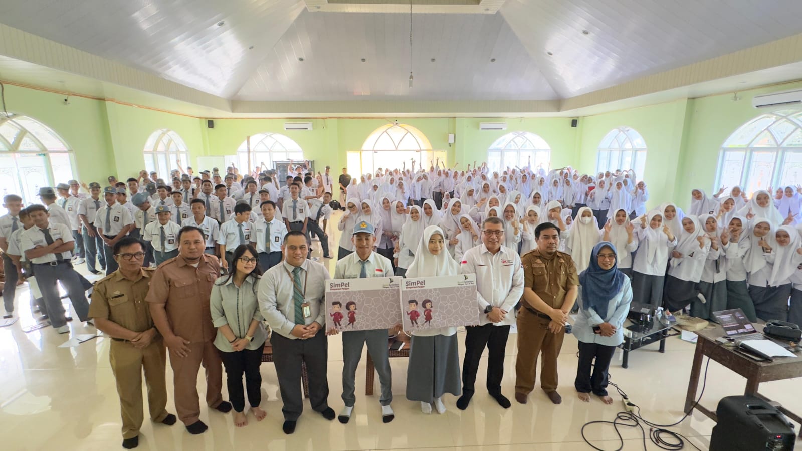 Caption : OJK Sulselbar Melakukan Literasi Keuangan di SMA Negeri 2 Enrekang