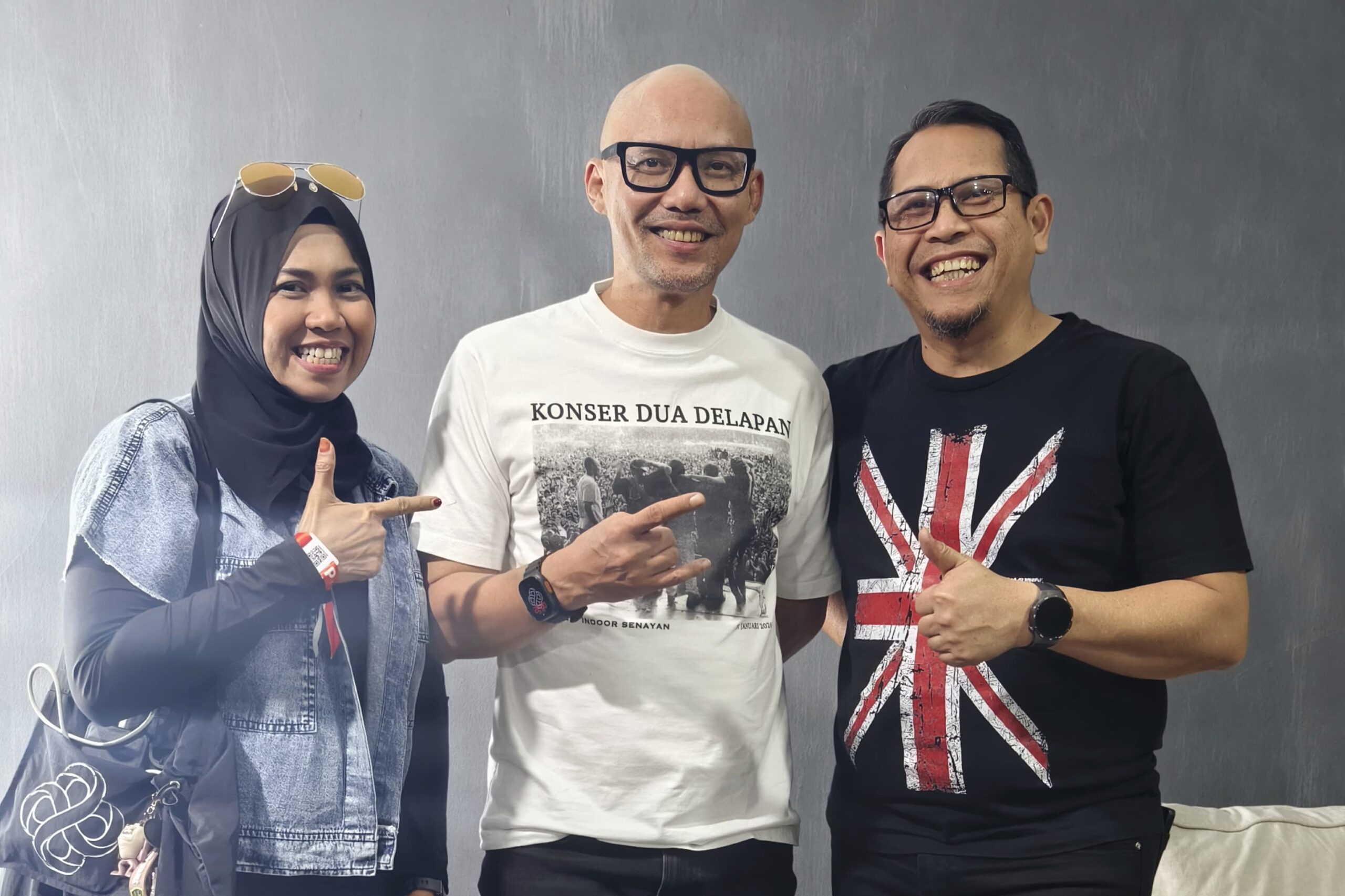 Isma Azis Riu alias Chimot rela datang jauh-jauh dari Makassar demi menyaksikan Konser Dua Delapan Padi Reborn di Tennis Indoor Senayan, Jakarta, Sabtu (31/1/2026) malam.